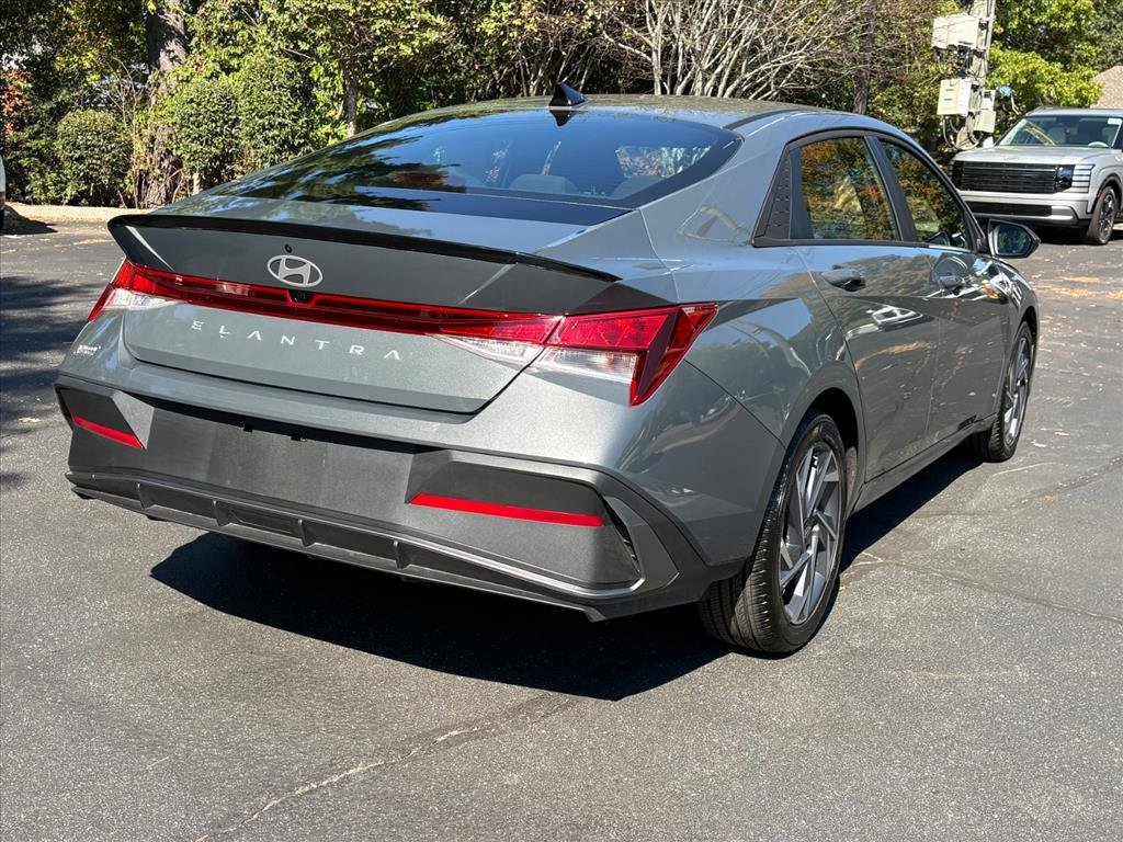 Certified 2025 Hyundai Elantra Sport FWD image 6