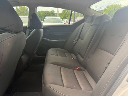 Used 2024 Nissan Altima 2.5 SV FWD image 18