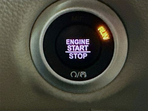 Used 2024 Chrysler Pacifica Touring-L image 26