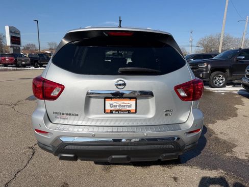Used 2017 Nissan Pathfinder SV image 4