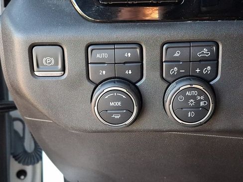 Used 2023 Chevrolet Silverado 1500 ZR2 w/ Technology Package AWD/4WD image 24