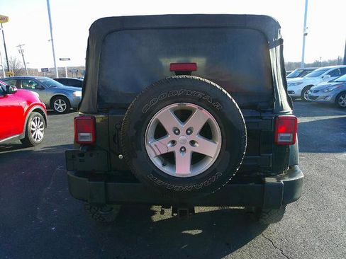 Used 2013 Jeep Wrangler Unlimited Sport image 2