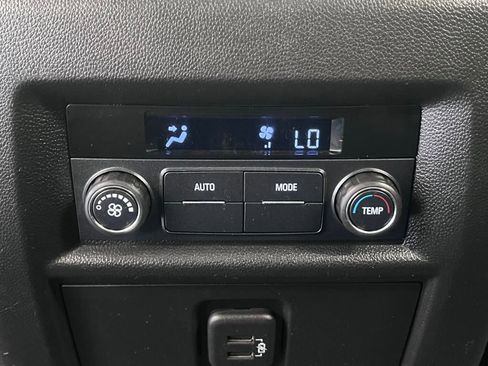 Used 2020 Chevrolet Traverse LT w/ Driver Confidence II Package image 35