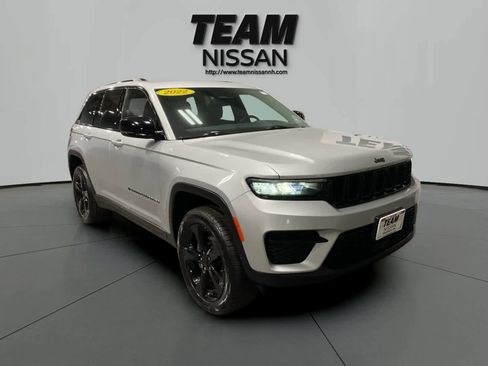 Used 2022 Jeep Grand Cherokee Altitude image 1