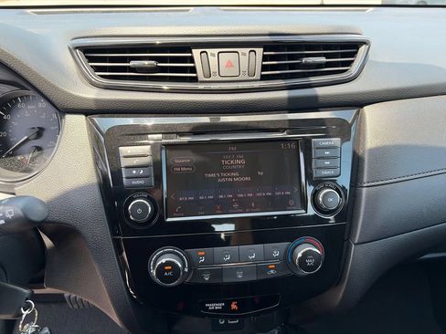 Used 2018 Nissan Rogue S AWD/4WD image 21