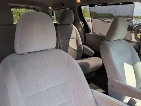 Used 2016 Toyota Sienna LE FWD image 7