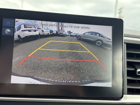 Used 2025 Hyundai Venue SEL image 30