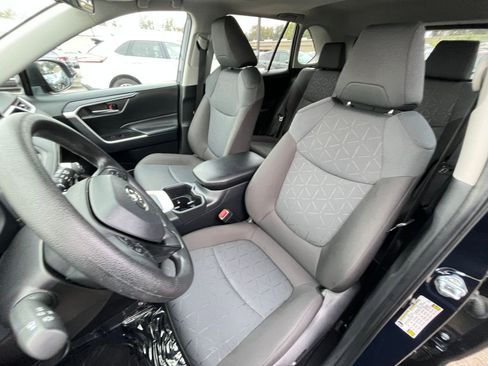 Used 2025 Toyota RAV4 XLE image 37