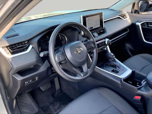 Used 2025 Toyota RAV4 XLE AWD/4WD image 17