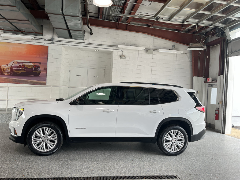 Used 2026 GMC Acadia Elevation w/ Elevation Premium Package FWD image 5