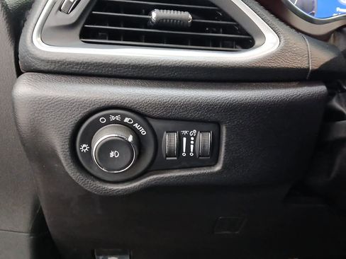 Used 2020 Chrysler Pacifica Limited image 13