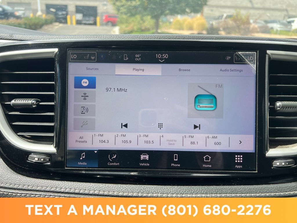 Used 2023 Chrysler Pacifica Touring-L FWD image 20