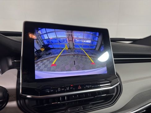 Certified 2024 Jeep Compass Limited image 18