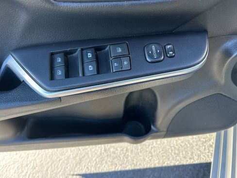 Used 2015 Toyota Camry SE image 4