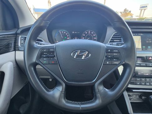 Used 2017 Hyundai Sonata Limited image 15