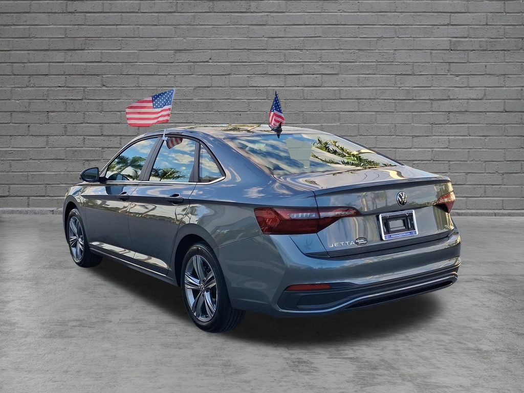 Used 2023 Volkswagen Jetta SE w/ Panoramic Sunroof Package FWD image 9