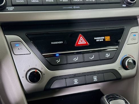 Used 2018 Hyundai Elantra SE w/ SE Connectivity Package 04 FWD image 5