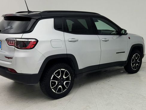 Used 2025 Jeep Compass Trailhawk image 8