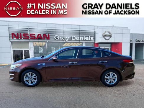 Used 2018 Kia Optima LX w/ Convenience Package FWD image 4