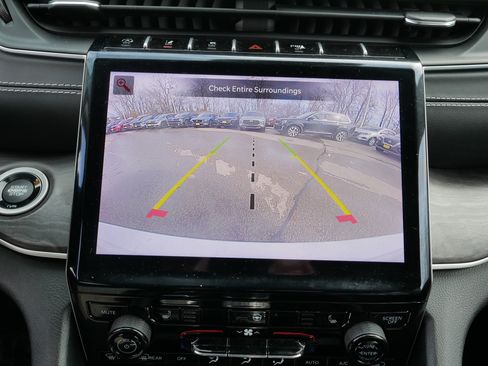 Used 2022 Jeep Grand Cherokee L Limited image 27