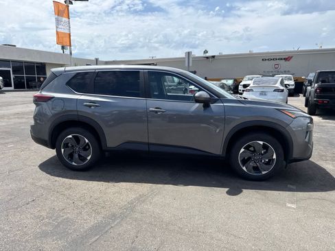 Used 2025 Nissan Rogue SV FWD image 10