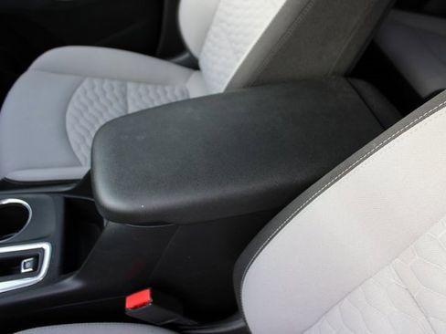 Used 2021 Chevrolet Equinox LT w/ Driver Convenience Package image 29