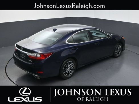 Used 2018 Lexus ES 350 w/ Luxury Package w/Wood Trim FWD image 28