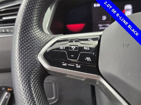 Used 2022 Volkswagen Tiguan SE R-Line image 34