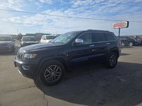 Used 2017 Jeep Grand Cherokee Limited w/ Trailer Tow Group IV image 3