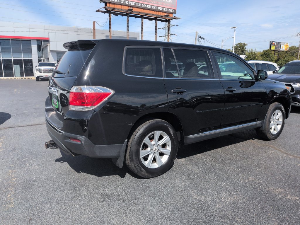 Used 2013 Toyota Highlander FWD w/ Cold Weather Pkg image 5