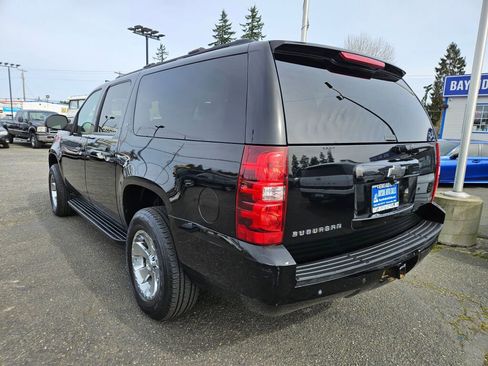 Used 2011 Chevrolet Suburban LT image 3