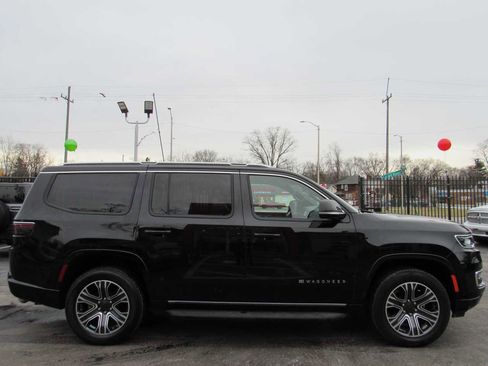 Used 2024 Jeep Wagoneer Series II w/ Flexible Seating Group image 4