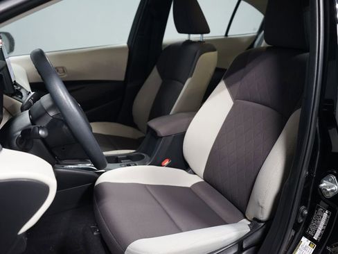 Used 2023 Toyota Corolla LE image 6