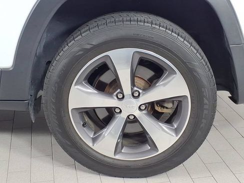 Used 2020 Jeep Cherokee Limited AWD/4WD image 8
