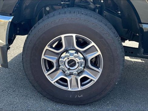 Used 2025 Ford F250 Lariat AWD/4WD image 6