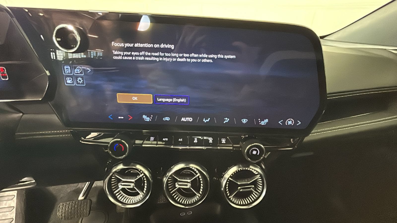 Used 2024 Chevrolet Blazer EV LT AWD/4WD image 27
