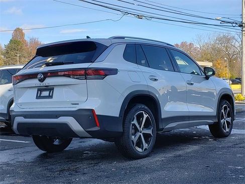 New 2025 Volkswagen Tiguan SE image 3