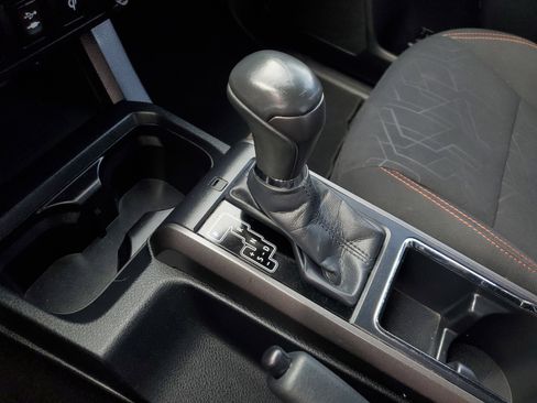 Used 2017 Toyota Tacoma TRD Sport w/ Premium & Technology Package image 20