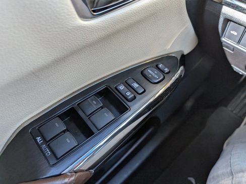 Used 2014 Toyota Avalon XLE Premium image 18