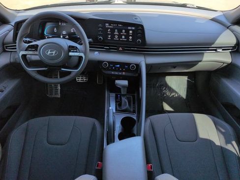 Used 2025 Hyundai Elantra Sport FWD image 14