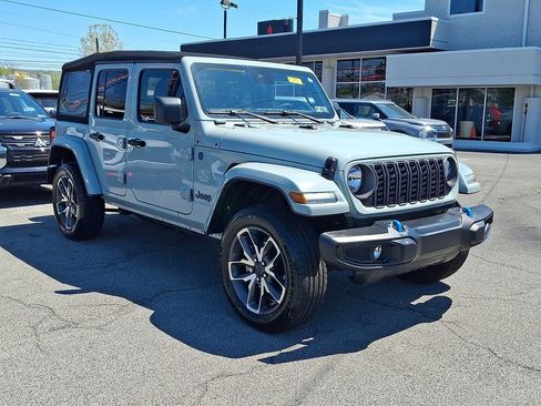 Used 2024 Jeep Wrangler Unlimited AWD/4WD image 4