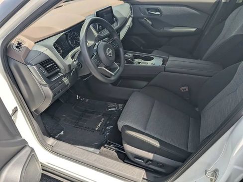 Certified 2023 Nissan Rogue SV FWD image 9
