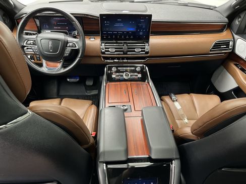 Used 2024 Lincoln Navigator L Reserve w/ Equipment Group 201A image 4