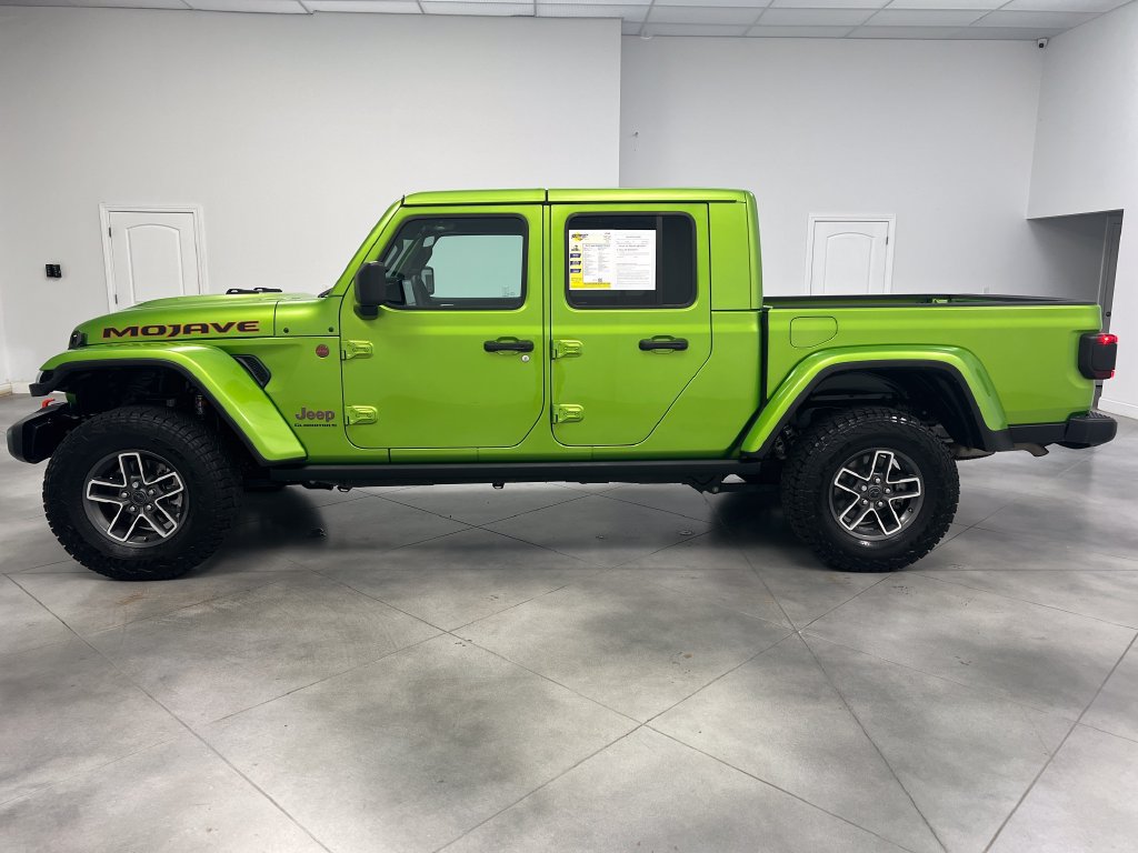 Used 2025 Jeep Gladiator Mojave w/ Convenience Group AWD/4WD image 5