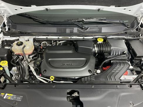 Used 2023 Chrysler Pacifica Touring-L image 25