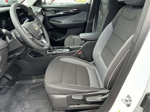 New 2025 Chevrolet TrailBlazer LT w/ LT Cold Weather Package image 9