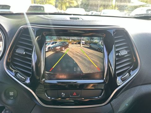 Used 2019 Jeep Cherokee High Altitude FWD image 24