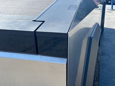 Used 2024 Tesla Cybertruck AWD Crew Cab image 26