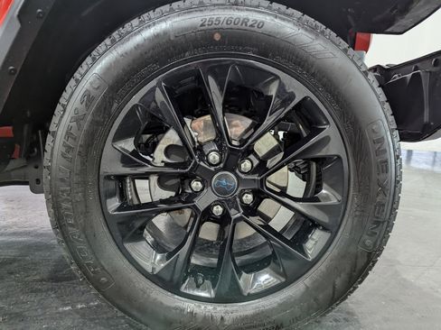 Used 2025 Jeep Wrangler Unlimited Sahara image 4