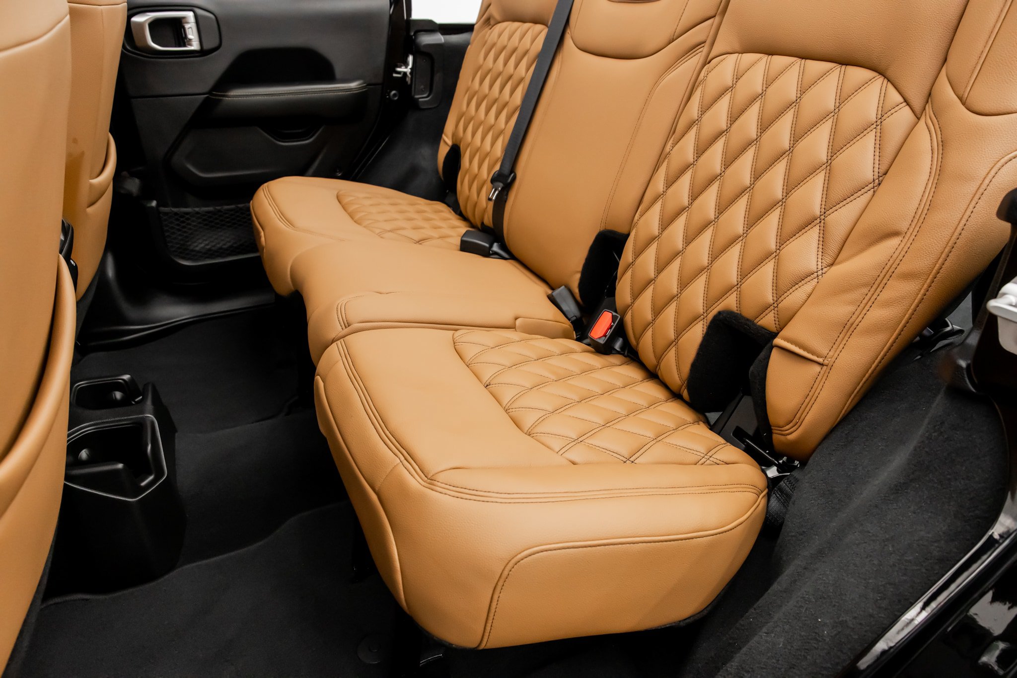 Used 2026 Jeep Wrangler Unlimited Sahara AWD/4WD image 35